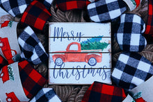 Load image into Gallery viewer, Vintage christmas truck wreath
